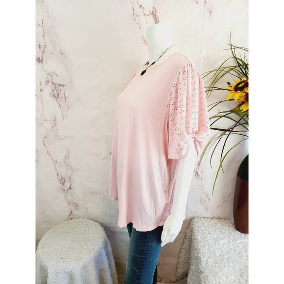 COOPER & ELLA Plus Eyelet-Sleeves Top - Picture 4 of 8